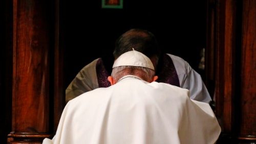 Papst hält Bußfeier im Petersdom