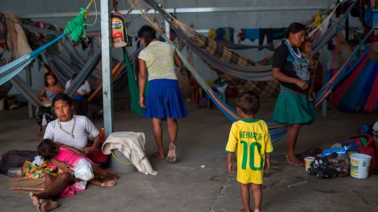 Peuples indigènes du Venezuela, réfugiés dans la ville de Pacaraima au Brésil, le 28 février 2018. 