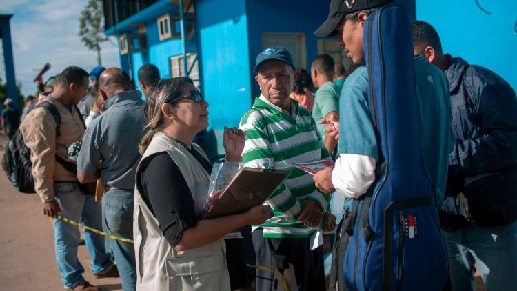 Flüchtlinge aus Venezuela an der Grenze zu Brasilien