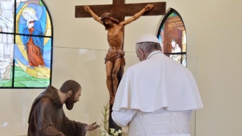 Il Papa a Pietrelcina: Padre Pio, figlio dell'amore materno della Chiesa