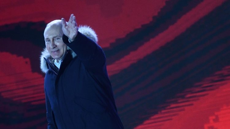 Mit großem Vorsprung hat Wladimir Putin zum vierten Mal die Wahl zum russischen Präsidenten gewonnen