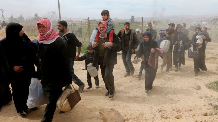 Civili siriani evacuati dal Ghouta 