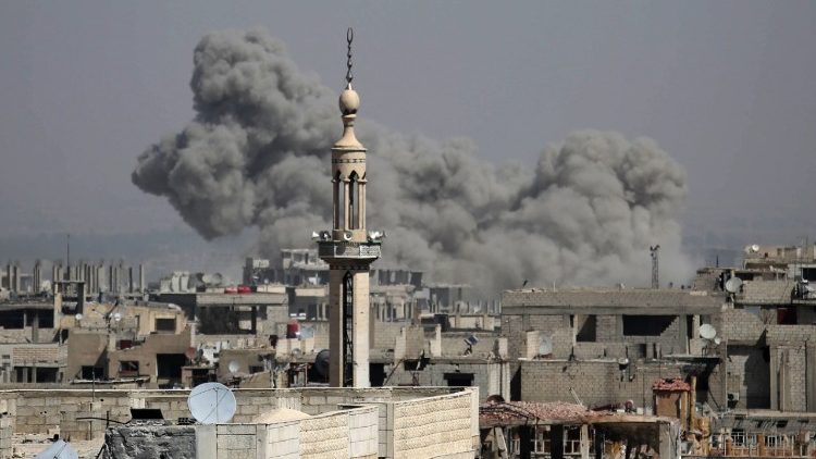 Bombardamenti nella regione siriana di Ghouta