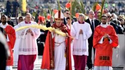 vatican-pope-mass-palm-sunday-1521967090818.jpg