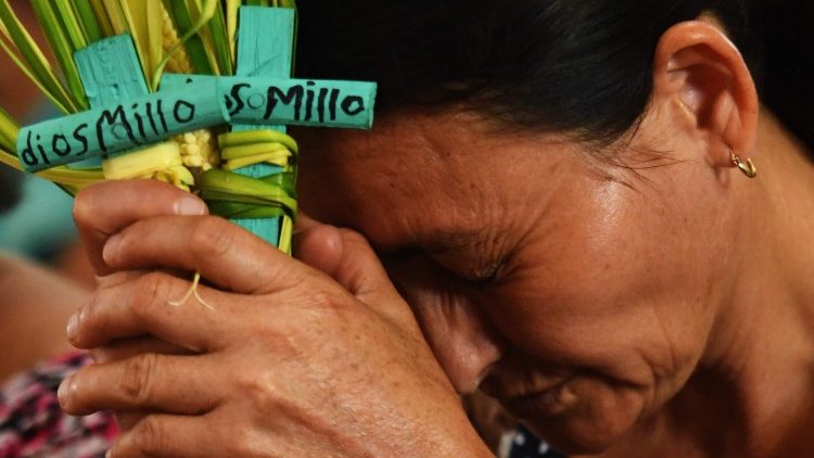 In El Salvador wird der Prozess gegen die mutmaßlichen Mörder von sechs Jesuiten und zwei weiterer Personen neu aufgerollt