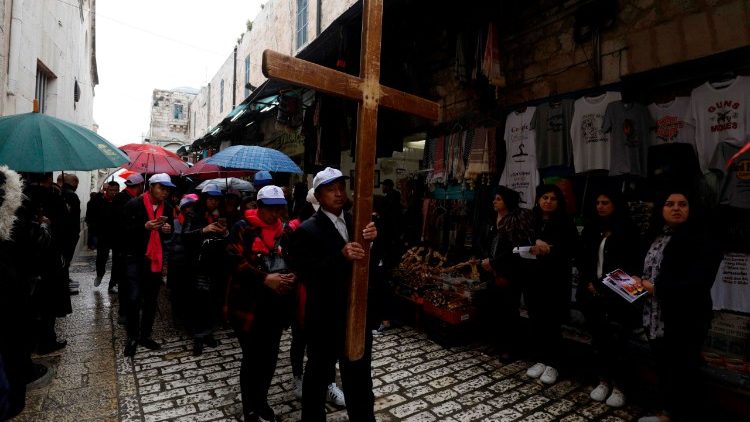 Поклонници по Via Crucis в Йерусалим