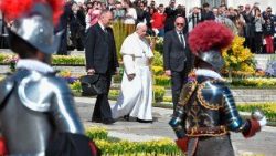 vatican-pope-mass-easter-1522576687596.jpg