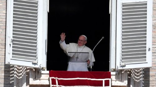 Papa al Regina Coeli: il cristiano si occupa del  bene comune