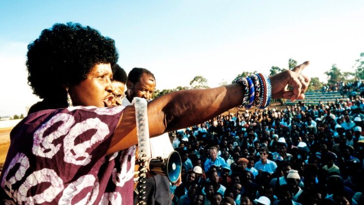 Winnie Madikizela-Mandela in a 1986 photo.