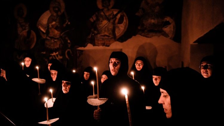 topshot-kosovo-religion-orthodox-easter-1523180310010.jpg