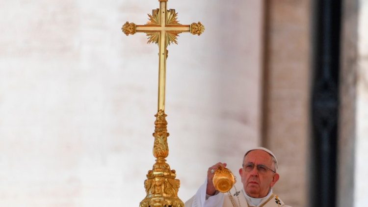 Pope Francis celebrates Mass during Easter in 2018