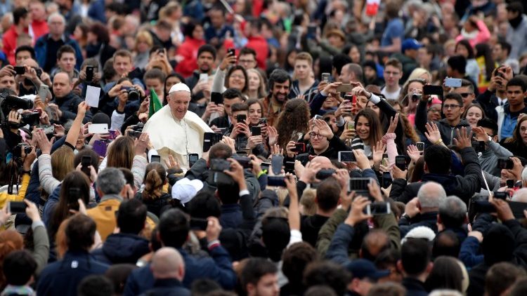 Ferenc pápa köszönti a zarándokokat