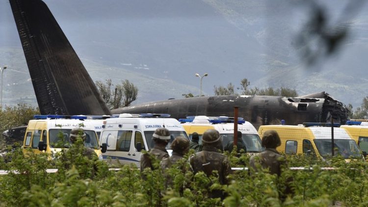 Tragedia al estrellarse un avión militar en Argelia