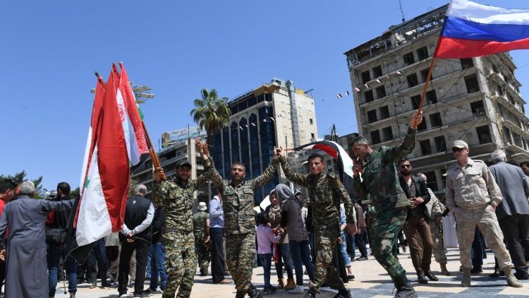 Demonstranten in Aleppo verurteilen die Militärschläge von USA, Großbritannien und Frankreich