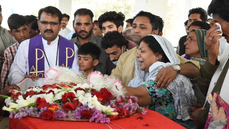 Pakistani Christians mourn the death of 2 members killed on April 15 in Quetta.