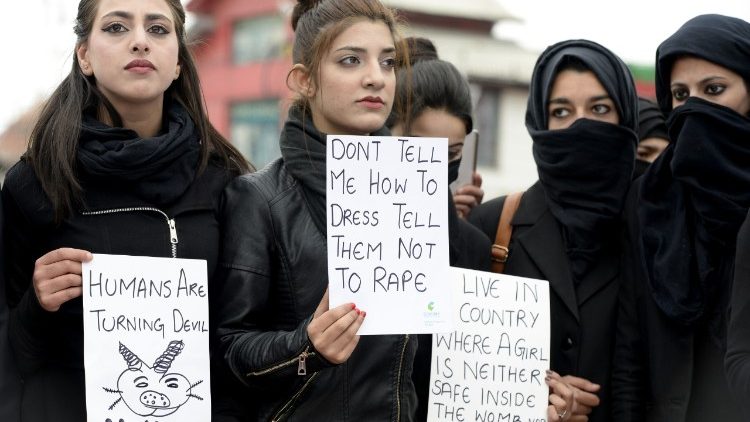 Jura-Studentinnen in Kashmir protestieren für Gerechtigkeit im Fall der Vergewaltigung einer Achtjährigen