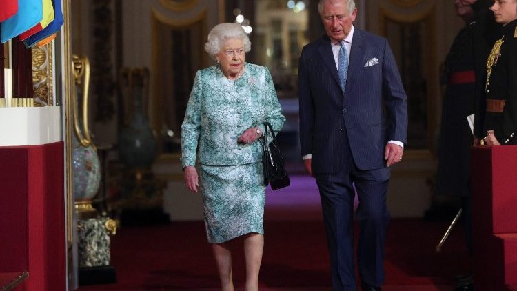 Prinz Charles mit Königin Elisabetz