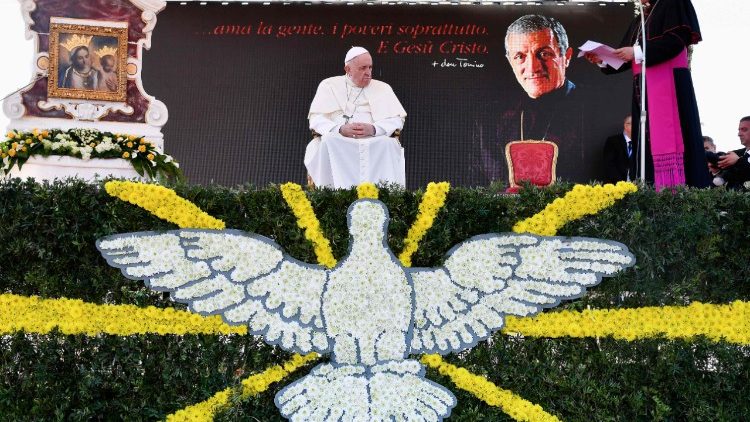 italy-pope-alessano-visit-1524211682608.jpg