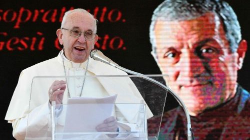 Le Pape François salue la figure de don Tonino à Alessano