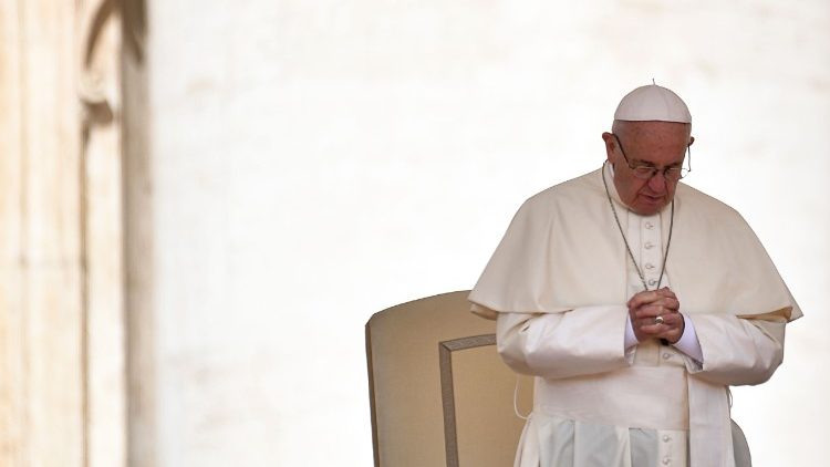 Papa lamenta a perda de vidas humanas e os danos materiais e reza pelos falecidos