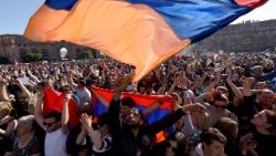 armenia-politics-opposition-demo-1524668301294.jpg