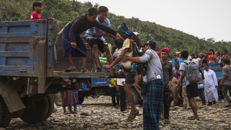 Ethnic Kachin families flee from the fighting in Injanyan village near Mytikyina in northern Myanmar