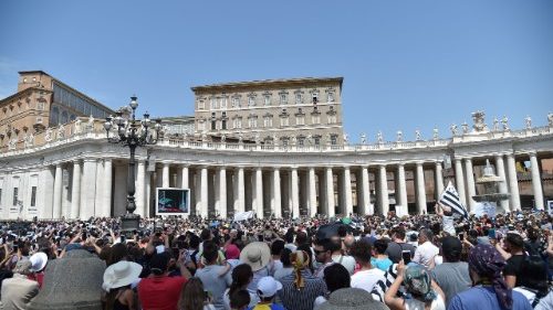 Papež Frančišek: Povezani s Kristusom kot mladike s trto