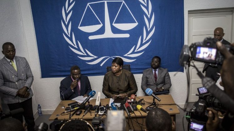 La Procureur de la Cour Pénale Internationale, la Gambienne Fatoumata Bensouda, en conférence de presse sur les violences à Kinshasa, le 3 mai 2018.