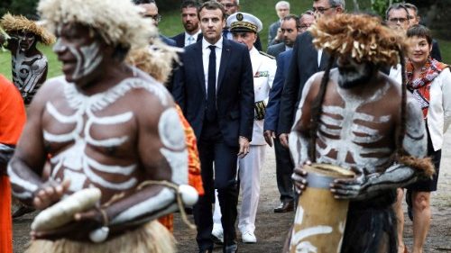 À Nouméa, Emmanuel Macron veut pacifier les mémoires