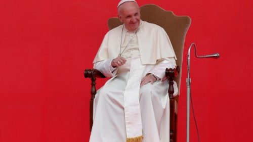 Kardinal Becciu: Erste Begegnung mit Franziskus war ein Schock