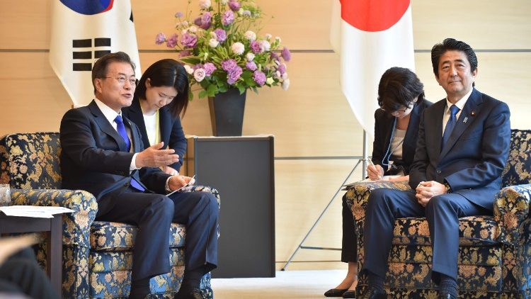 Le président Moon Jae-in et le Premier ministre Shinzo Abe, ce mercredi 9 mai 2018 à Tokyo.