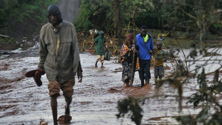 Des villageois fuyant des inondations dans la vallée du Rift au Kenya en mai 2018 (photo d'illustration)