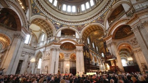 Kirche von England feiert erste Messe in persischer Sprache