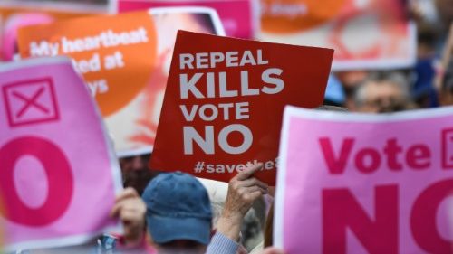 Vescovi Irlanda: al referendum sull’aborto vinca il diritto alla vita
