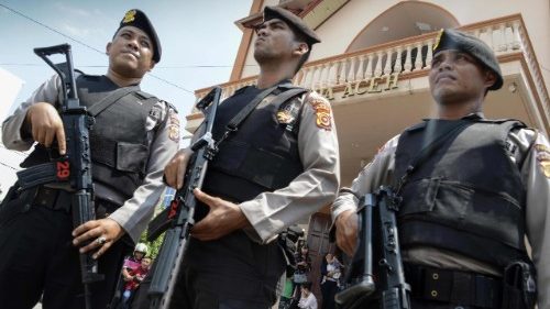 Indonesien: Zahl der Toten nach Anschlägen auf Kirchen steigt