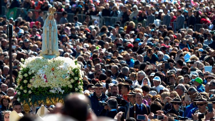 Procession de la Vierge à Fatima, le 13 mai 2018.