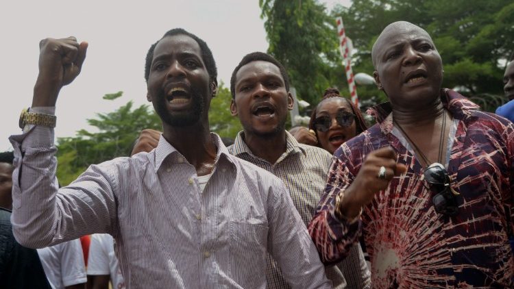Kard. Onaiyekan: w Nigerii nie tylko islam, ale i polityka generuje przemoc 