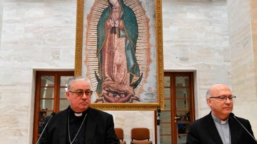 Čilskí biskupi odovzdali svoje funkcie do pápežových rúk