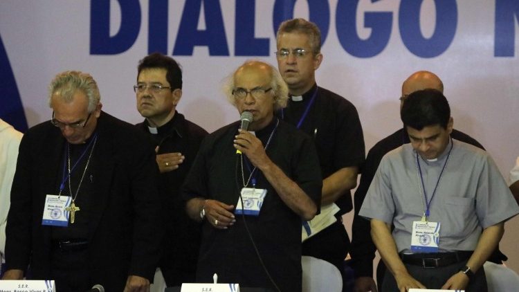 Cardinal Leopold Brenes (centre) chairs national dialogue talks among government representatives