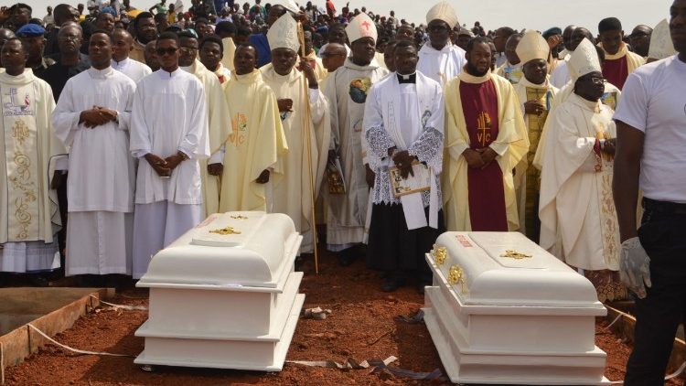 Nigeria: i funerali delle vittime della violenza a Mbalom