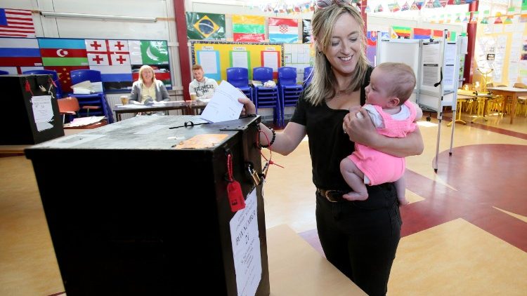 Népszavazás Írországban az abortusz legalizálásáról