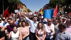 albania-politics-protest-1527341895115.jpg