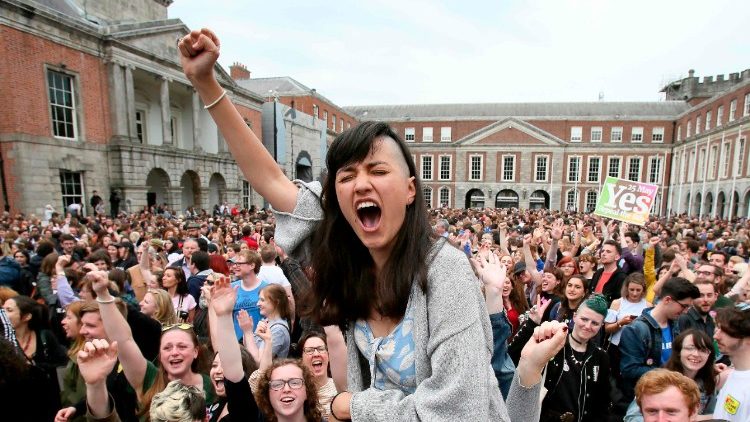 Irlandia przegłosowała liberalizację prawa aborcyjnego