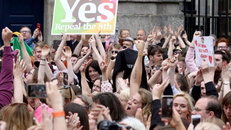 Abtreibungs-Befürworter jubeln nach der Bekanntgabe der Ergebnisse des Referendums