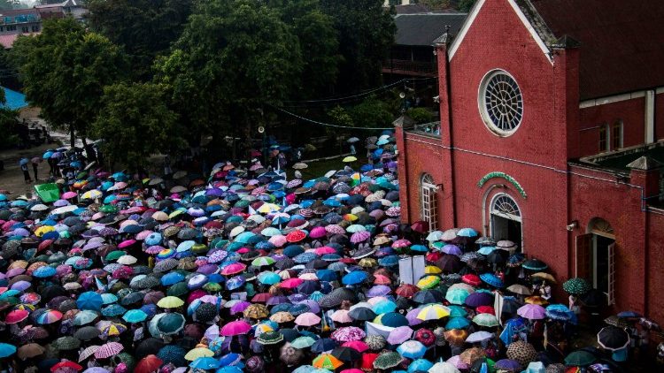 Marcia della pace dei cattolici a Myitkyina capitale del Kachin