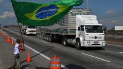 topshot-brazil-economy-fuel-strike-1527585279832.jpg