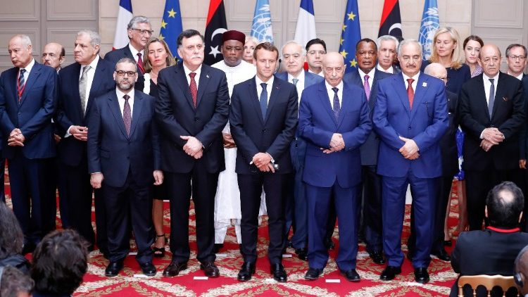 Photo des participants à la confèrence internationale sur la Libye, le 29 mai 2018 à Paris.