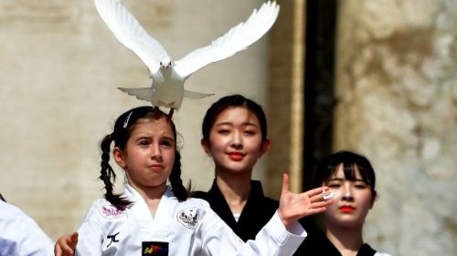 South Korean delegation performs taekwondo for Pope Francis 