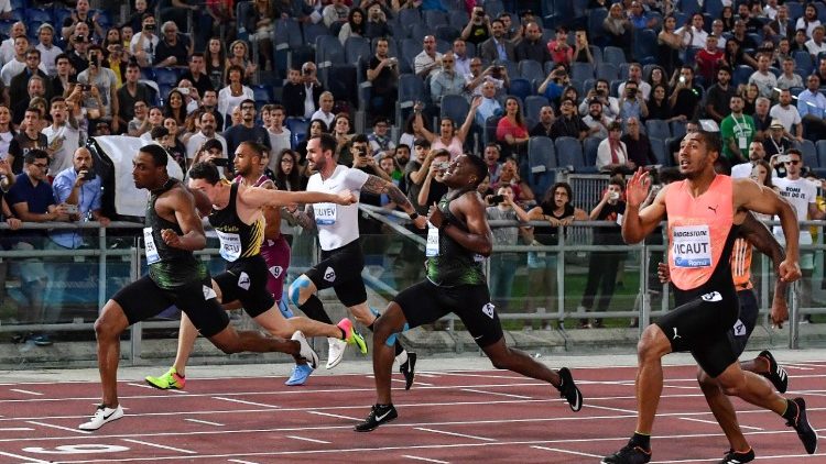 Des sprinteurs lors de l'arrivée du 100 mètres du Golden Gala, le meeting d'athlétisme de Rome, le 31 mai 2018.