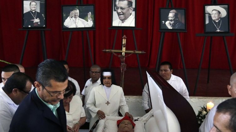 nicaragua-cardinal-obando-y-bravo-funeral-1528061875418.jpg